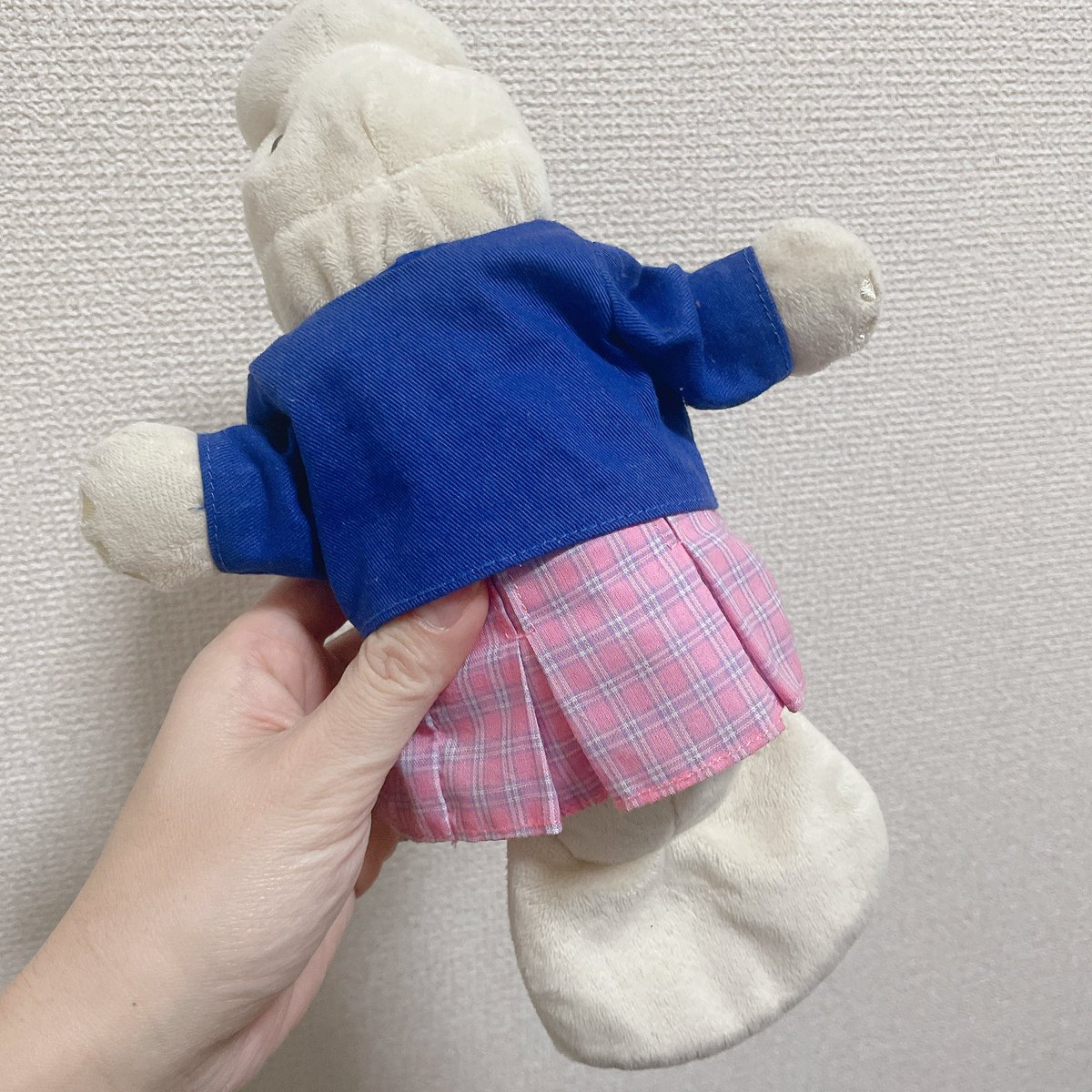 うちのマナティーは毎日洋服が変わってる

今日は女子高生かな？