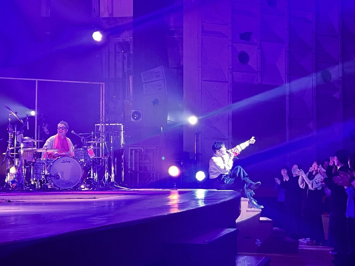 なだらかなワンフロア。ゲレンデが溶けるほどyeeeehaaaaw したい。会場