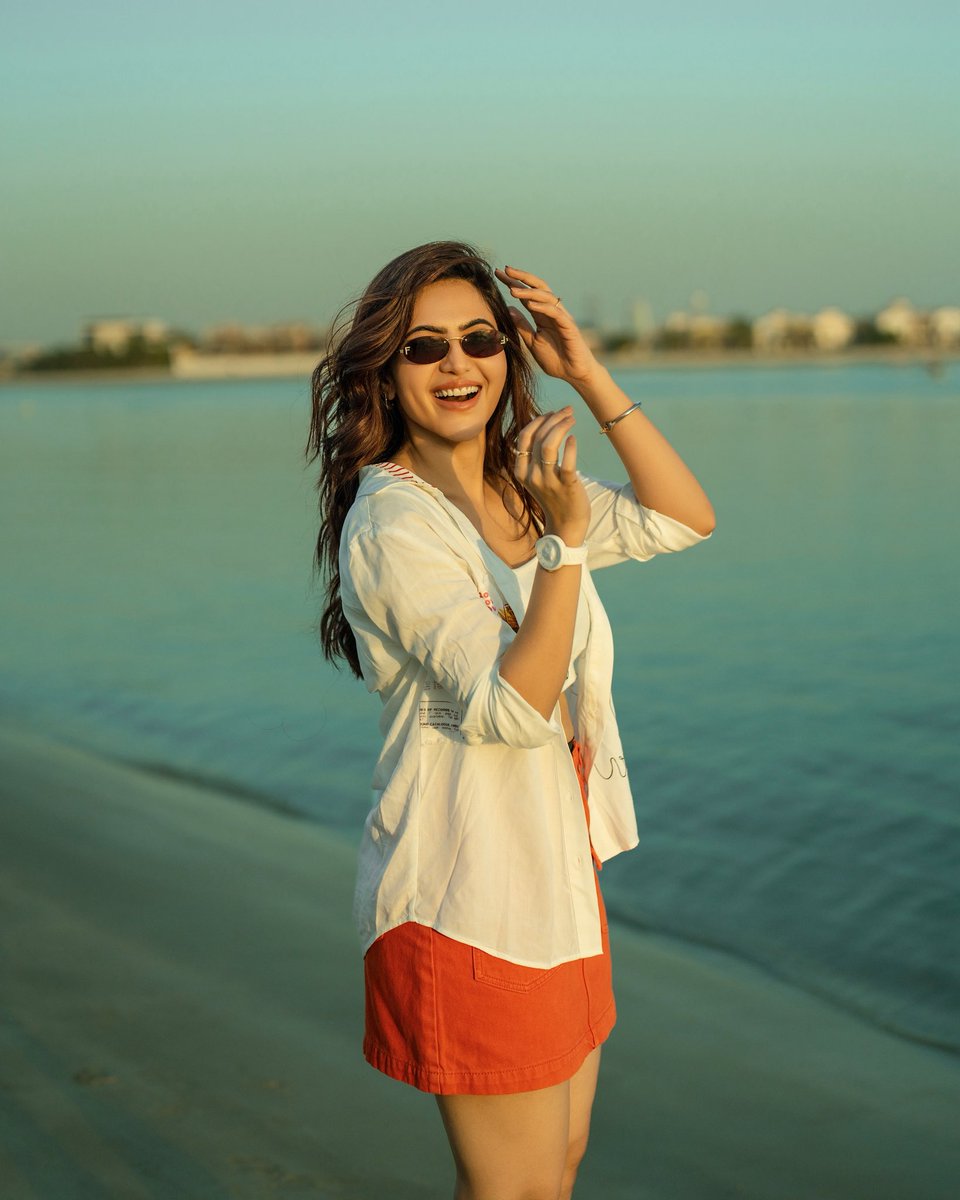 AthulyaOfficial's tweet image. Sunny ☀️ day &amp;amp; salty ocean 🌊  #bestfeelings❣️ #beach #vacay !