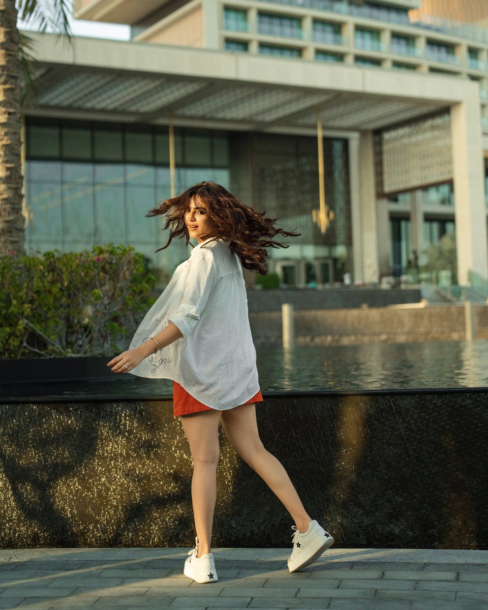 AthulyaOfficial's tweet image. Sunny ☀️ day &amp;amp; salty ocean 🌊  #bestfeelings❣️ #beach #vacay !