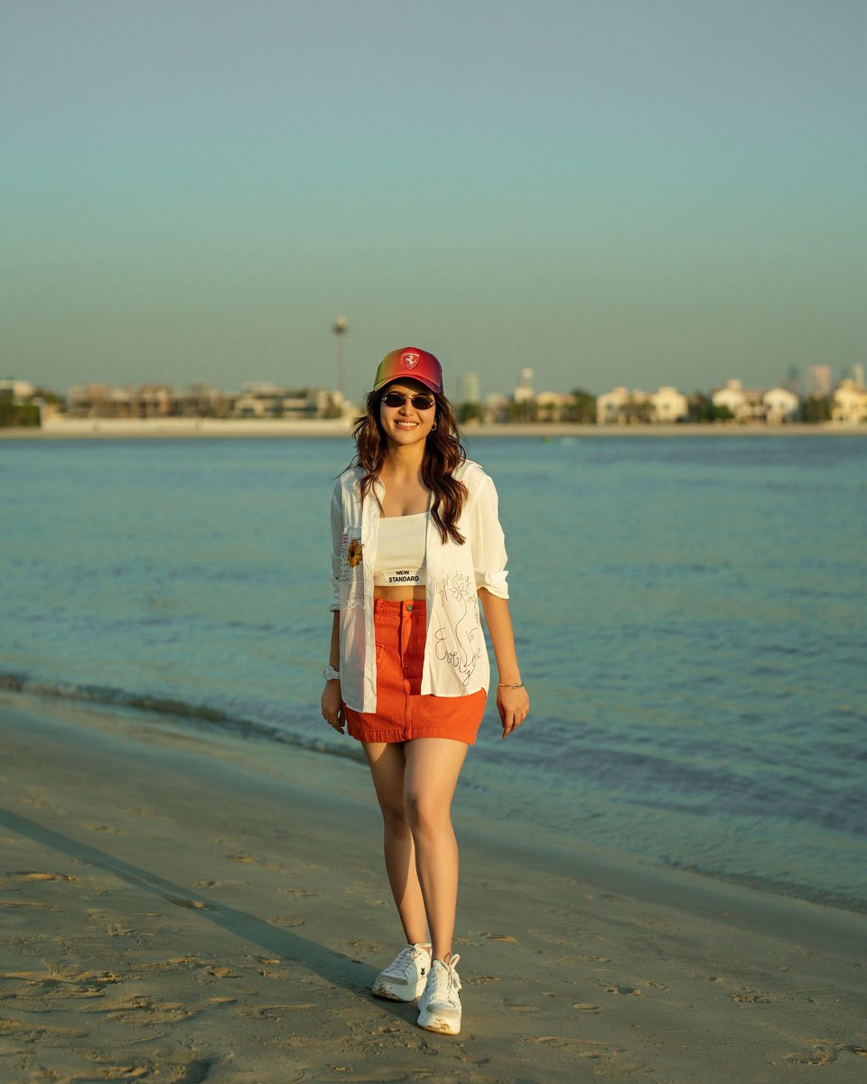 AthulyaOfficial's tweet image. Sunny ☀️ day &amp;amp; salty ocean 🌊  #bestfeelings❣️ #beach #vacay !