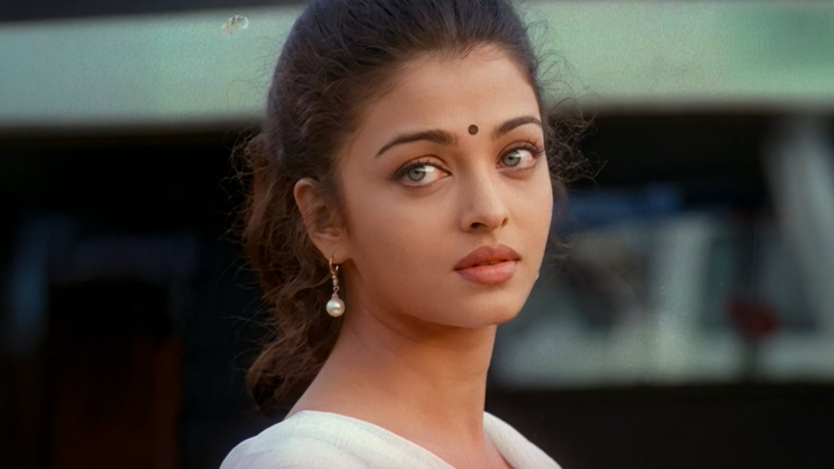there’s beauty…and then there is ✨ Aishwarya ✨