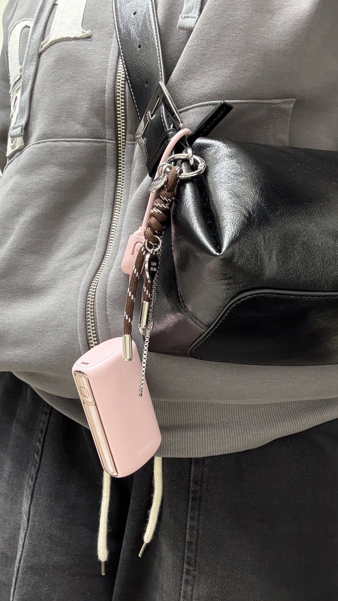 #RT이벤트 #제품제공

국민 보조배터리 브랜드 VOVA 보바
설마 모르는 광친이들 없제~ ?🔋

👉 3명의 광친이들에게
🫶 광녀도 잘 쓰고 있고, 가볍고 예쁜
보바 그립 고속충전 보조배터리 10,000mAh(VA-115)
색상 랜덤으로 쏴드려요오 ( ˘ ³˘)♥

✔ 참여방법 : 팔로우 + RT
✔ 추첨 : 내일 or 월요일