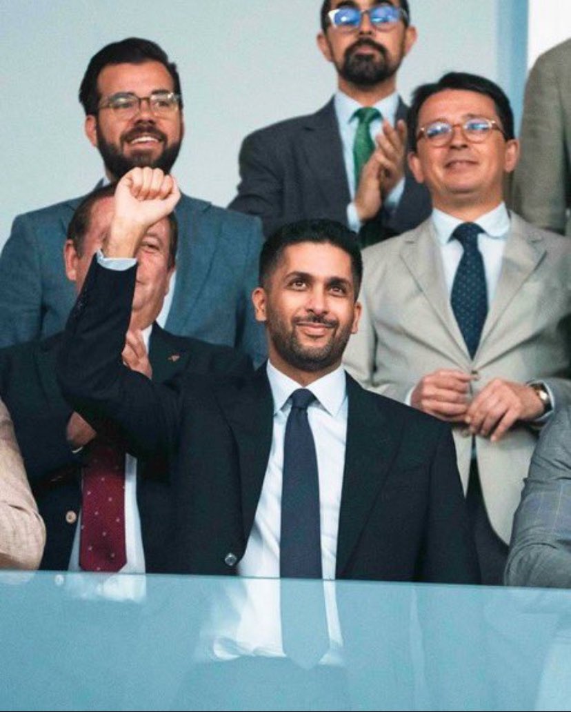 modarajnajm's tweet photo. يستحق الأستاذ محمد الخريجي كل الإشادة والتقدير لما يقدمه من عمل كبير ودعم غير محدود حيث جسّد بحضوره وتكفله بعدة صفقات مهمة حريصاً على قوة الفريق واستقراره مبادراته المتواصلة تعكس طموحه العالي ورؤيته الواضحة في إعادة #النجمة إلى المكانة التي تليق بتاريخه وجماهيره!💚 https://t.co/d9QoUmIkCT