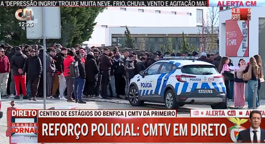 rjbpinto's tweet photo. CMTV: Plantel cercado no Seixal 🚨

Só estou preocupado com o Prestianni…não o metam no cacifo fechado como fizeram ao Podence 🙏 https://t.co/gEX75cBw53