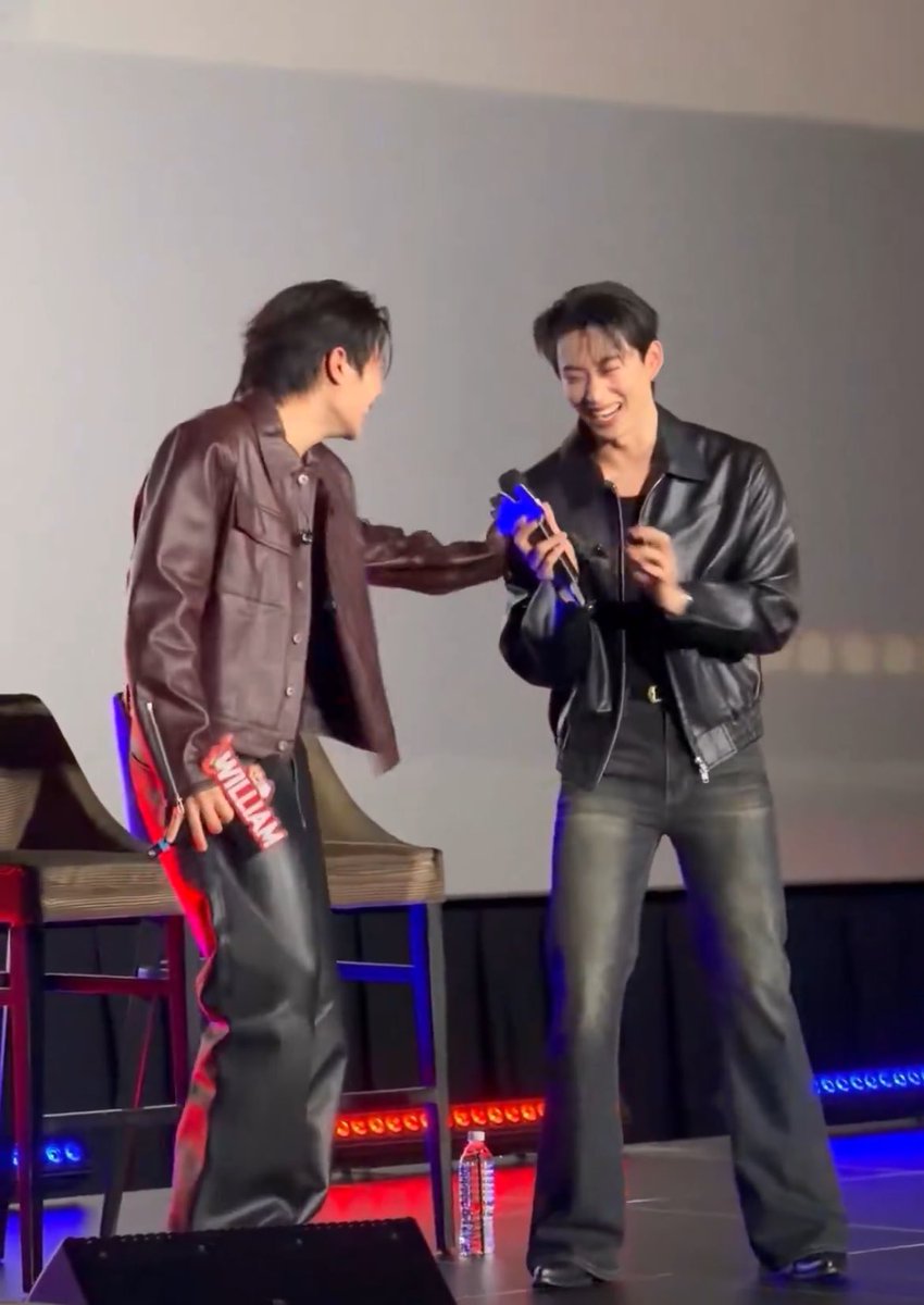 willestlore's tweet image. shy babiesss 😭😭😭