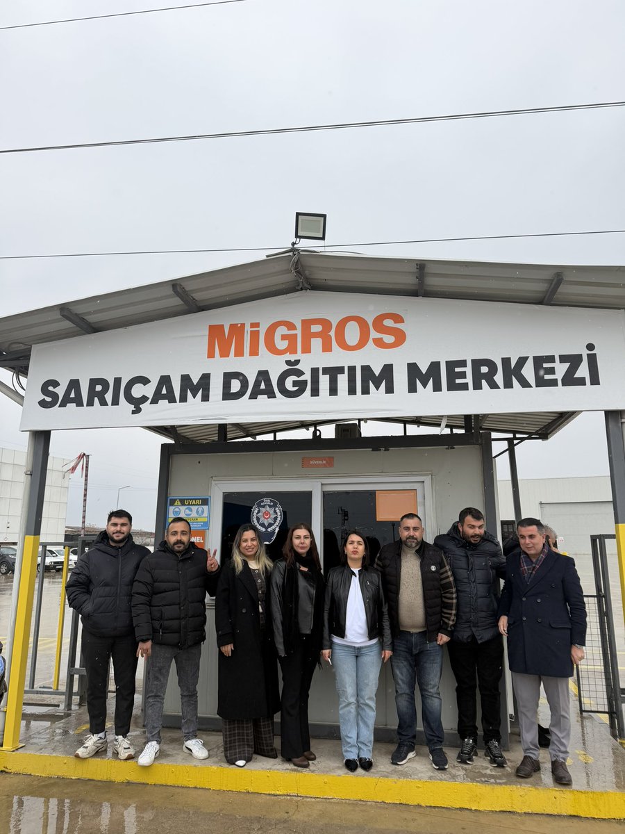 kemalSelim_01's tweet photo. Sarıçam Migros Deposu’nda grev yapan işçi kardeşlerimizin taleplerini yerinde dinledik. CHP Sarıçam Belediye Meclis Üyeleri ve sendika yetkilileriyle birlikte basın açıklaması yaptık.
İşçi kardeşlerimizin yanındayız. ✊
#MigrostaSefaleteHayır 
@eczburhan @DGDSEN @AyhanBarut01 https://t.co/lKByCFSY1J