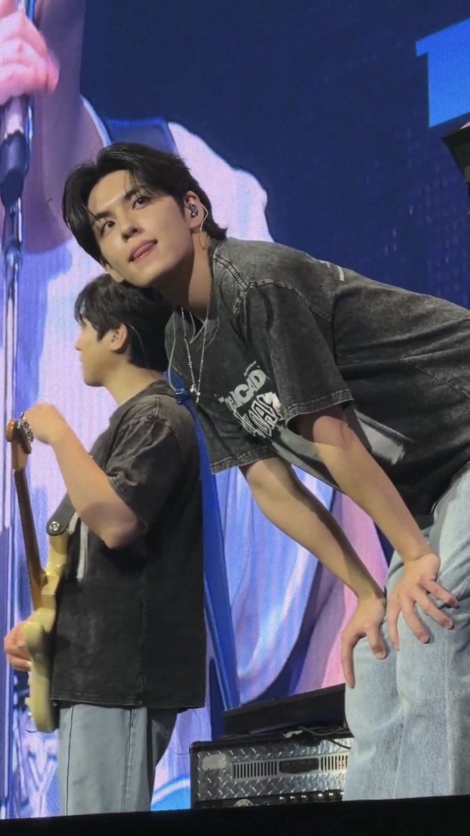 우와 진짜 견. 같다.... 혀 수납 까먹은 필스훈트