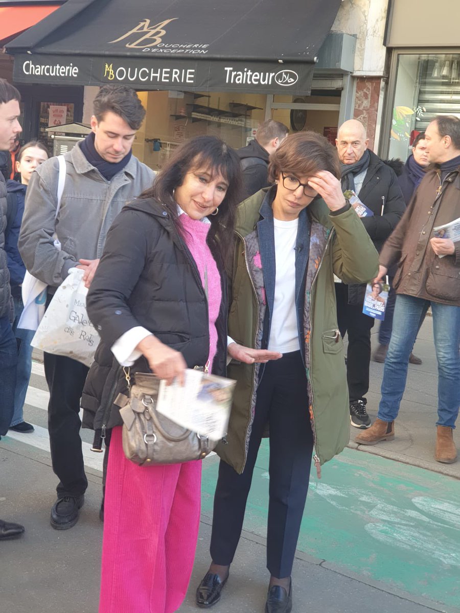 JeunesLR14e's tweet photo. Un plaisir d’accueillir aujourd’hui notre candidate @datirachida dans le 14ème🎉 

Rachida Dati était avec notre sénatrice, @MCCG et @maudgatel au contact des habitants de l’arrondissement pour dresser un constat clair : vivement l’alternance ! 

@PourDati2026 
@LRepublicains75 https://t.co/ep5rybIeiD