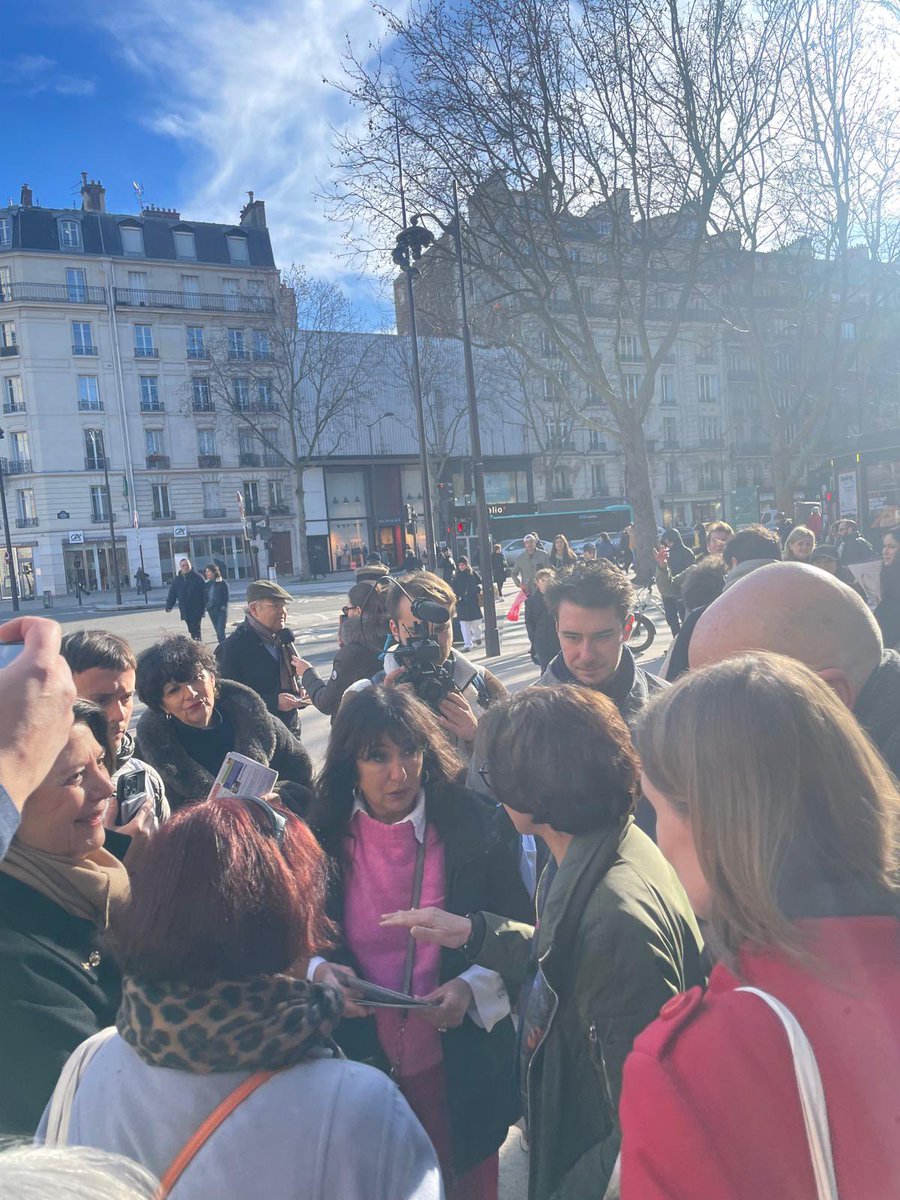 JeunesLR14e's tweet photo. Un plaisir d’accueillir aujourd’hui notre candidate @datirachida dans le 14ème🎉 

Rachida Dati était avec notre sénatrice, @MCCG et @maudgatel au contact des habitants de l’arrondissement pour dresser un constat clair : vivement l’alternance ! 

@PourDati2026 
@LRepublicains75 https://t.co/ep5rybIeiD