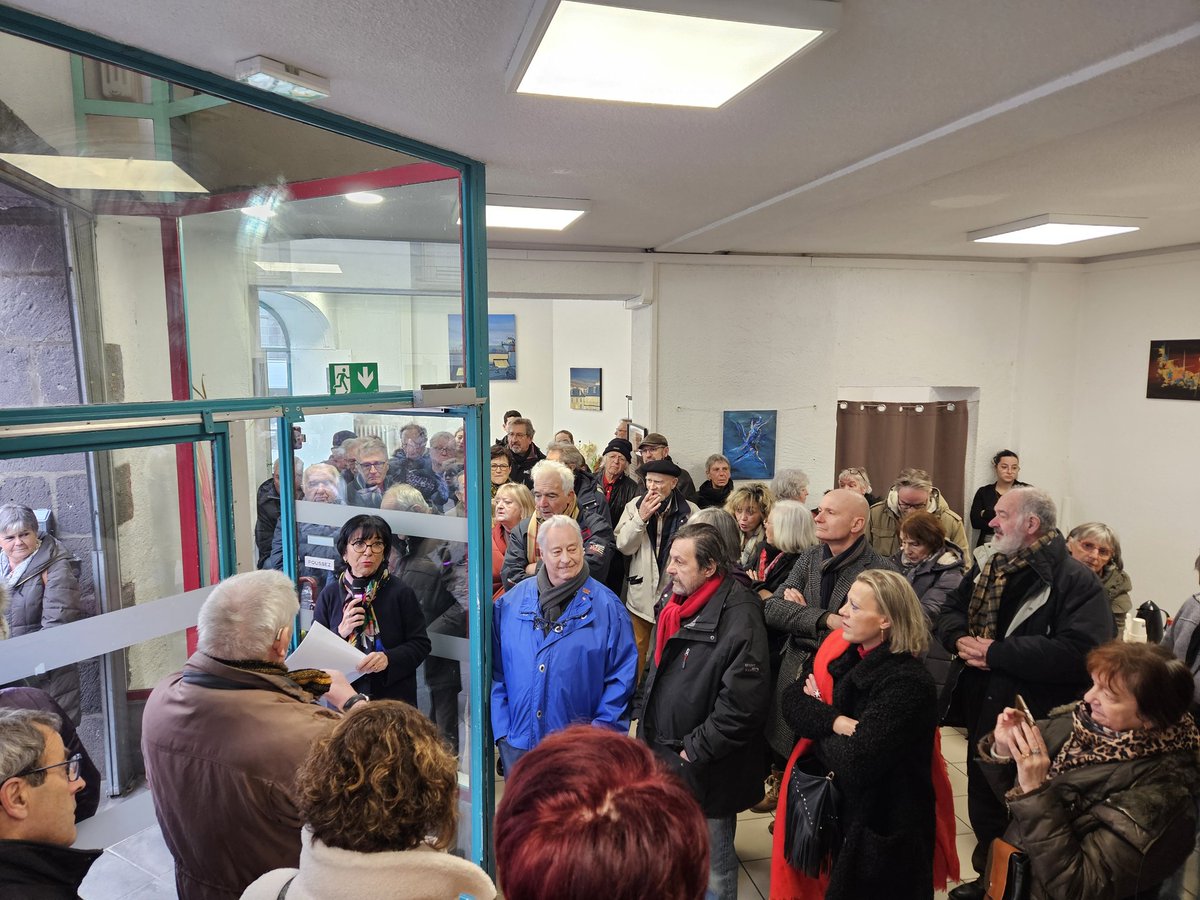 GregVillafranca's tweet photo. 🟢 Présent à l’inauguration du local de campagne de @cpiresbeaune tête de liste Riom Dynamique et Solidaire.
💪 Tout mon soutien à une équipe engagée. Belle campagne ! ✨
#Riom #RiomDynamiqueEtSolidaire #Engagement https://t.co/bKEazSIntZ