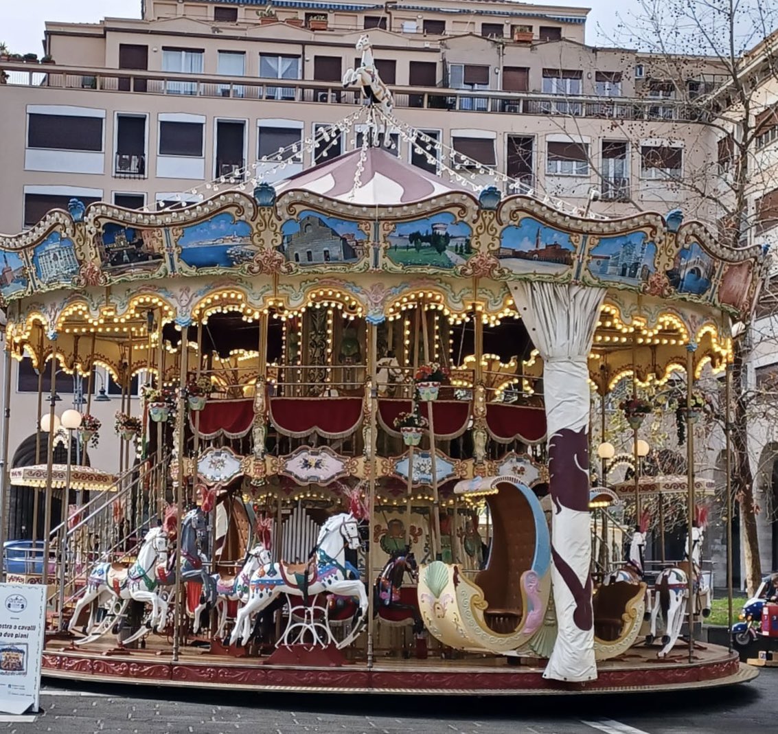 losservcom's tweet photo. #Giostra in piazza Grande🎠
📸 #foto by Roberto Riu @MassimoLandi7 https://t.co/ZcEx1d45ei