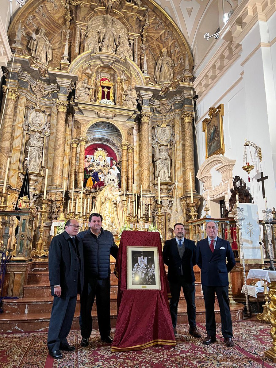 SgdaMortaja's tweet photo. Ayer viernes fue presentado en nuestra Hermandad el cartel que anualmente realiza la Tertulia cofrade A pulso con la imagen de nuestro Misterio.

📷 Daniel González Zafra https://t.co/nlgyrlLKTE