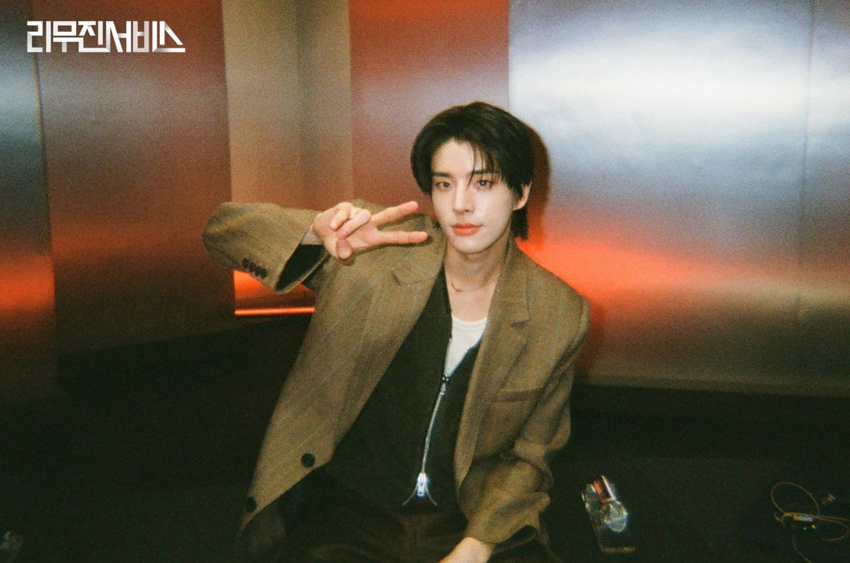 JAKEUSHlEM's tweet photo. Such an honour to be invited by Lee Mujin Service. Heeseung hyung have been here once and what he said about this show is 10x better! Please invite me for the second time 제발요~ 🙈 https://t.co/fr8ozCG5zl