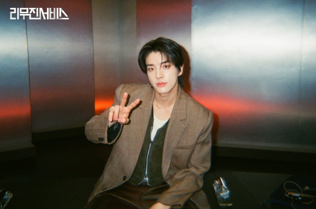 JAKEUSHlEM's tweet photo. Such an honour to be invited by Lee Mujin Service. Heeseung hyung have been here once and what he said about this show is 10x better! Please invite me for the second time 제발요~ 🙈 https://t.co/fr8ozCG5zl