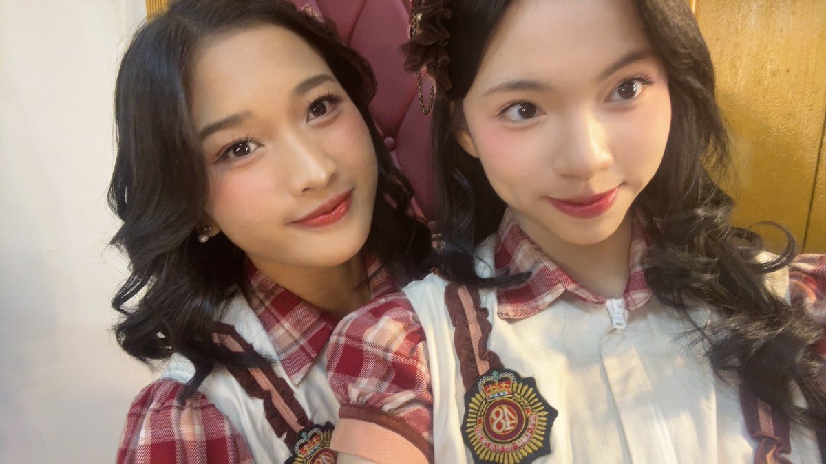 Aralie_JKT48's tweet image. MALAM OLLL, terima kasih untuk theater hari iniii!!! YAY HAPPY BIRTHDAY LEVIIIIII 🫶🏻 yeaa lepi lepi lepiii, SENENG BANGET BISA KETEMU KALIAN HARI INII! semoga bisa bertemu di lain kesempatan ya! hati-hati di jalan pulang, jangan lupa makan malam okayy! selamat beristirahat 🤍😌