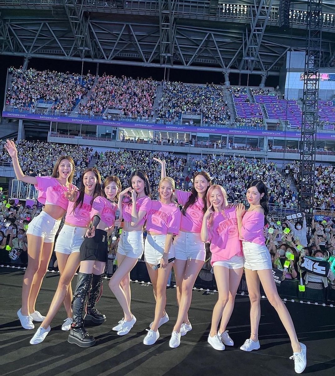 ayohelloitsMini's tweet image. -around 10 cities
-bigger venue than 15th anniversary