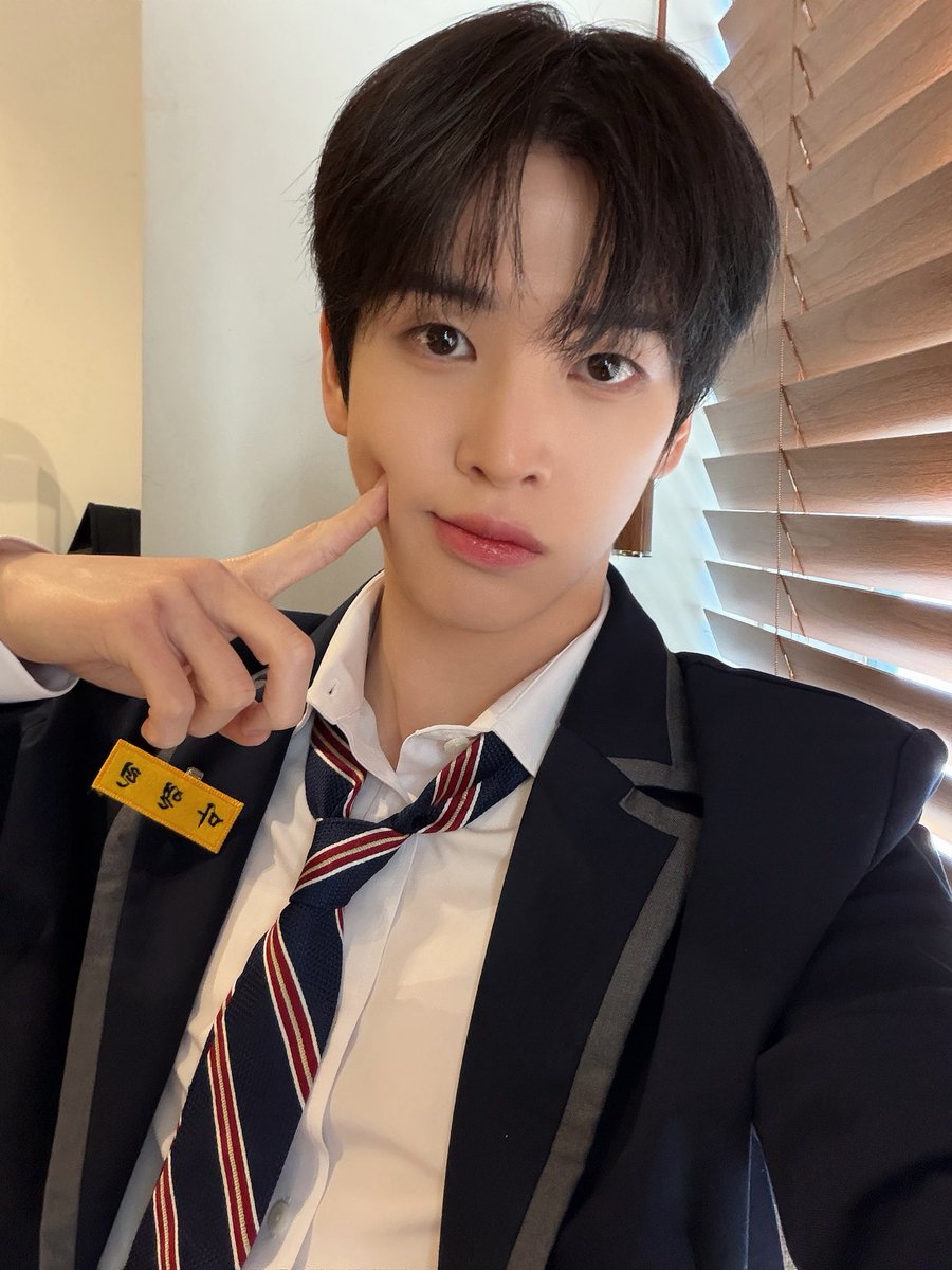 Notice me Senpai..!! >< 
#앨런 #ALLEN