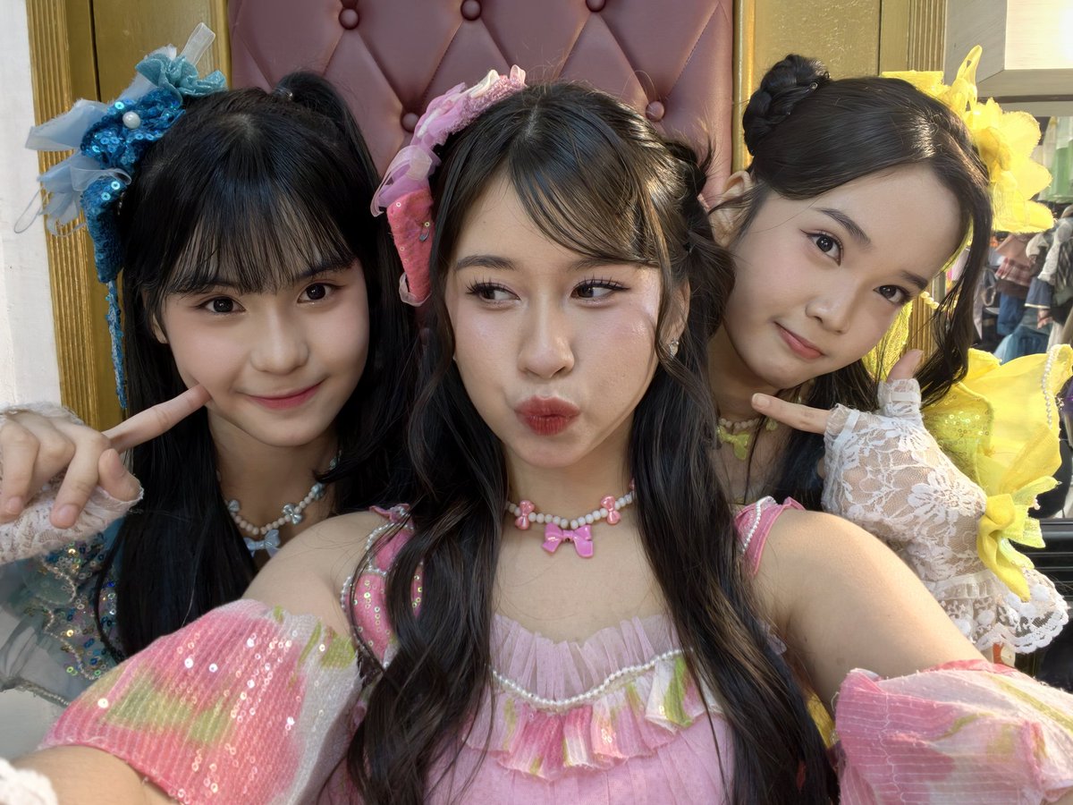 F_OllaJKT48's tweet image. dik Trisha, dik Olla &amp;amp; dik Ribka 🩵🩷💛