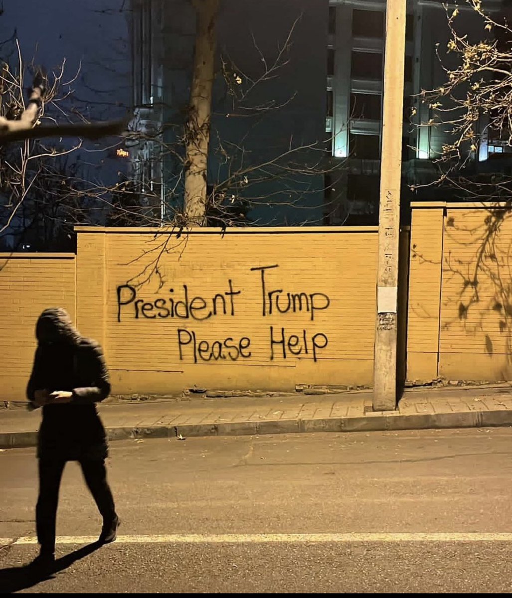 DavidVance's tweet photo. Tehran last night. ⁦@POTUS⁩ 👇🏻👇🏻👇🏻 https://t.co/4pmrLzwGJJ