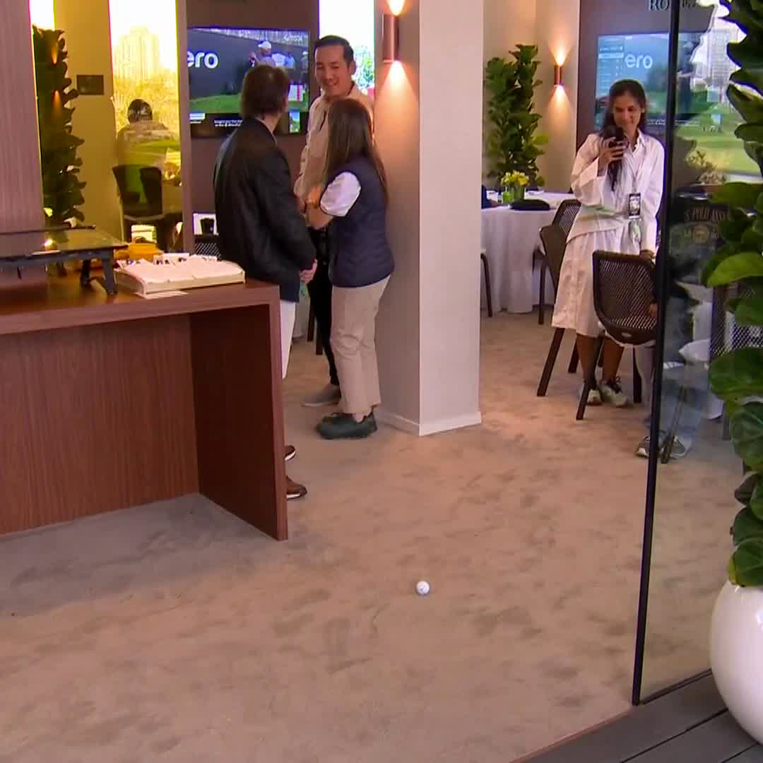 DPWorldTour's tweet photo. Andy Sullivan's approach into 18 ended up in hospitality 👀

#HeroDubaiDesertClassic | #RolexSeries https://t.co/h44uWQto0H