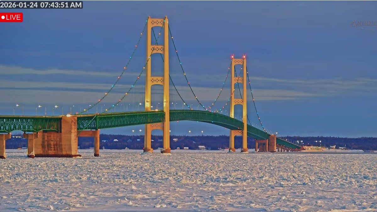 Snipped off the  Mackinac Bridge cam from TSUN. I'm visiting  the U.P. in the spring.