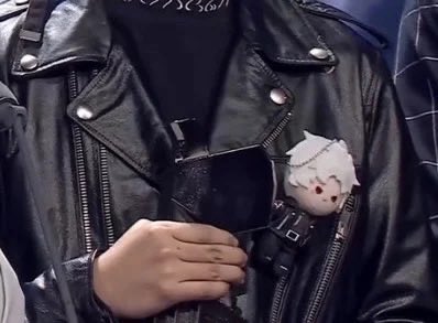 AnnieSylus60479's tweet image. the person accepting the award claimed to be a member of N109🤣saying, “As everyone knows, our boss never leaves N109 easily; he’s very busy, so he sent me to accept the award on his behalf.”hhhhhh
#LoveandDeepspace #Sylus