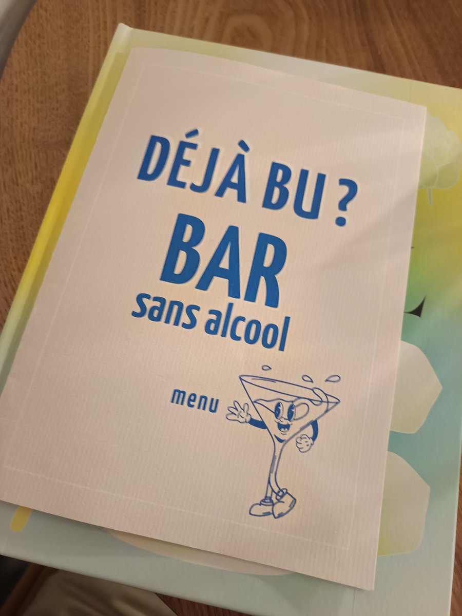 ibtissorciere's tweet photo. Bar parisien intégralement sans alcool, la texture du vin rouge était quasi identique de celle de mon Pinot Noir habituel, le goût était sympathique.
Je suis ravie de cette nouvelle tendance qui m'aidera beaucoup à mieux gérer ma consommation
#MerciParis https://t.co/eqYS5ZLkw3