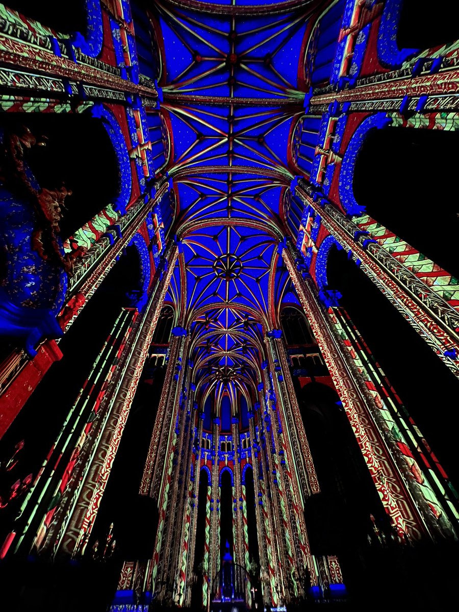 philta2's tweet photo. « Ce n’est pas parce qu’elle est belle qu’elle est importante, c’est parce qu’elle est importante qu’on l’a faite belle »

#Luminescence à vivre en l’église Saint Eustache https://t.co/aNGEqxCn8p