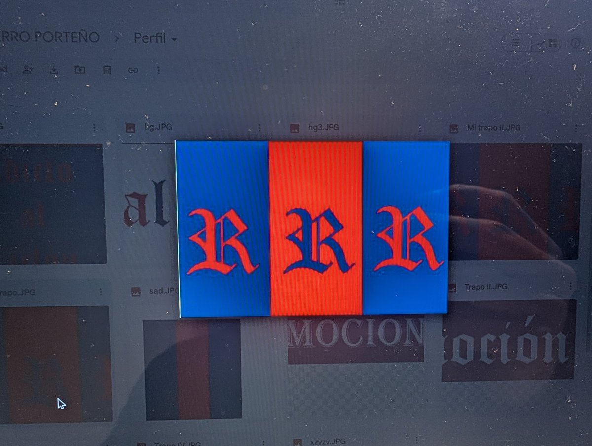 RRR__'s tweet photo. @somosciclon Si, solía grabar con la cámara digital de mi vieja en aquel entonces y después editaba en Windows Video Maker 😂. Lastimosamente perdí la contraseña de la cuenta y está medio complicado recuperar. https://t.co/LF7dVGcY3X