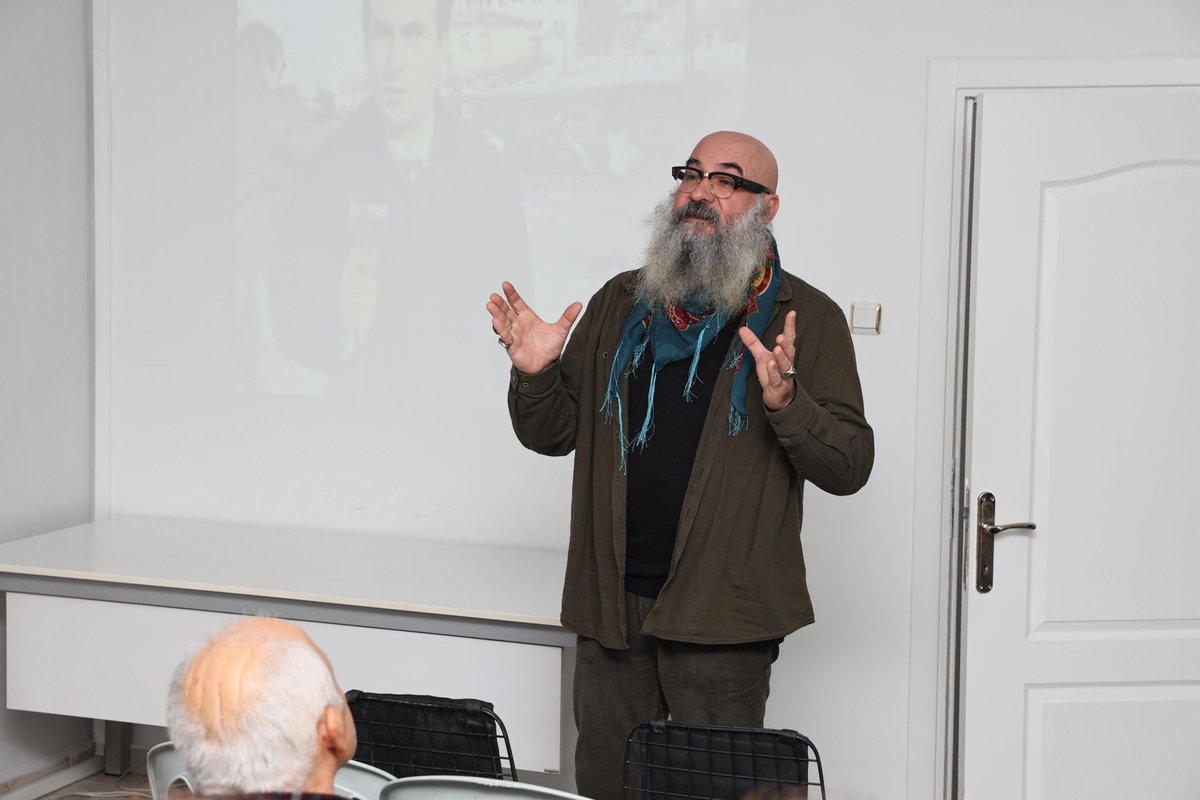 Hüseyin Kolay’ın katılımıyla gerçekleştirdiğimiz Uğur Mumcu’yu anma programına katılım sağlayan tüm hemşehrilerimize teşekkür ediyor, Gazeteci, Yazar ve düşünce özgürlüğü savunucusu Uğur Mumcu’yu, vefatının 33. yılında rahmetle anıyorum.