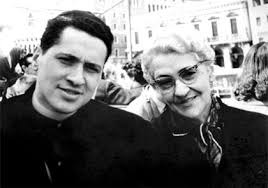 hace 60 años, el estado colombiano desapareció el cuerpo de Camilo Torres Restrepo y desde entonces lo mantuvo oculto, secuestrado como un trofeo político y militar.

En este tiempo en el que avanza el monstruo imperialista y sus lacayos de la muerte, su cuerpo reaparece como