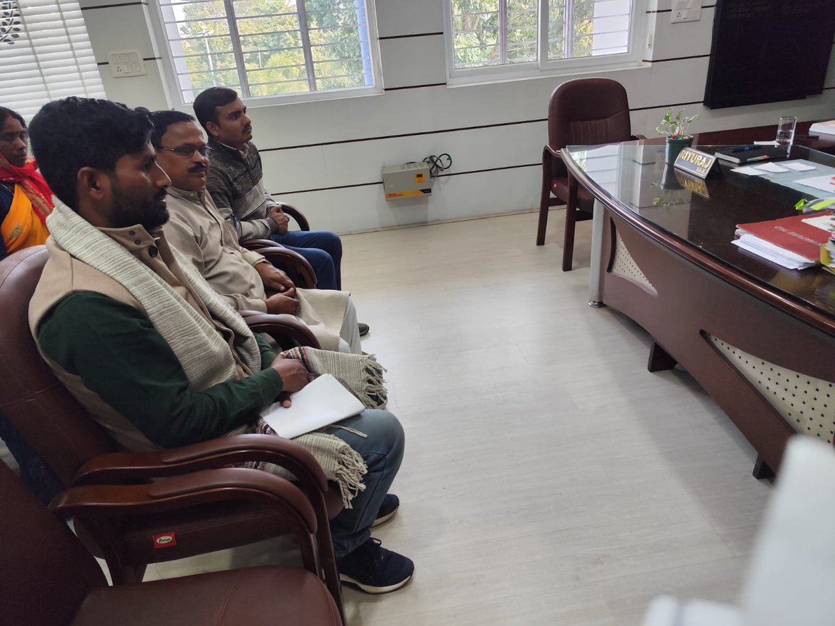 जन समस्याओं को लेकर जिला उपायुक्त कोडरमा से झा०मु०मो जिलाध्यक्ष बिरेंद्र पाण्डेय मुलाकात किए जल्द समाधान के लिए महोदय को कहा साथ ही साथ प्रदेश के माननीय मुख्यमंत्री हेमंत सोरेन जी के कोडरमा आगमन की तैयारी के बारे में चर्चा किया....
<a href="/HemantSorenJMM/">Hemant Soren</a> <a href="/JMMKalpanaSoren/">Kalpana Murmu Soren</a>