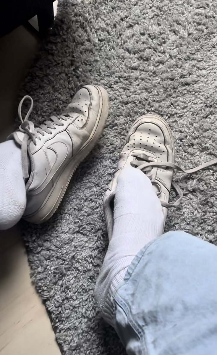 The smell is incredible 👃🧦😂