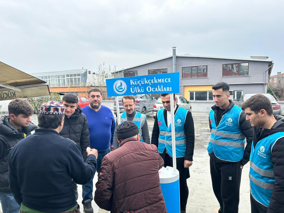 Küçükçekmece Ülkü Ocakları olarak,
Yusuf Akçura Ortaöğretim Yarıyıl Gelişim Programı sosyal sorumluluk faaliyetleri kapsamında, Sefaköy İş Merkezi Mescidi’nde cuma namazı çıkışında cemaate lokum ikramında bulunduk.

Var Olsun Ülkü Ocakları! 🇹🇷
<a href="/ayyildirim1/">Ahmet Yiğit Yıldırım</a>