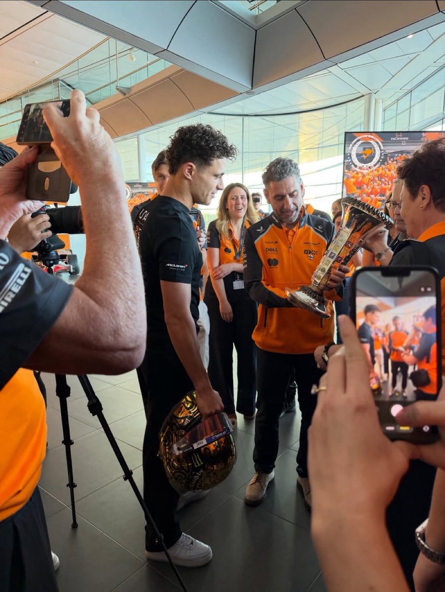 NorrisFiles's tweet image. 📸 | Nueva foto de Lando en la celebración por el campeonato! 🫶🏽