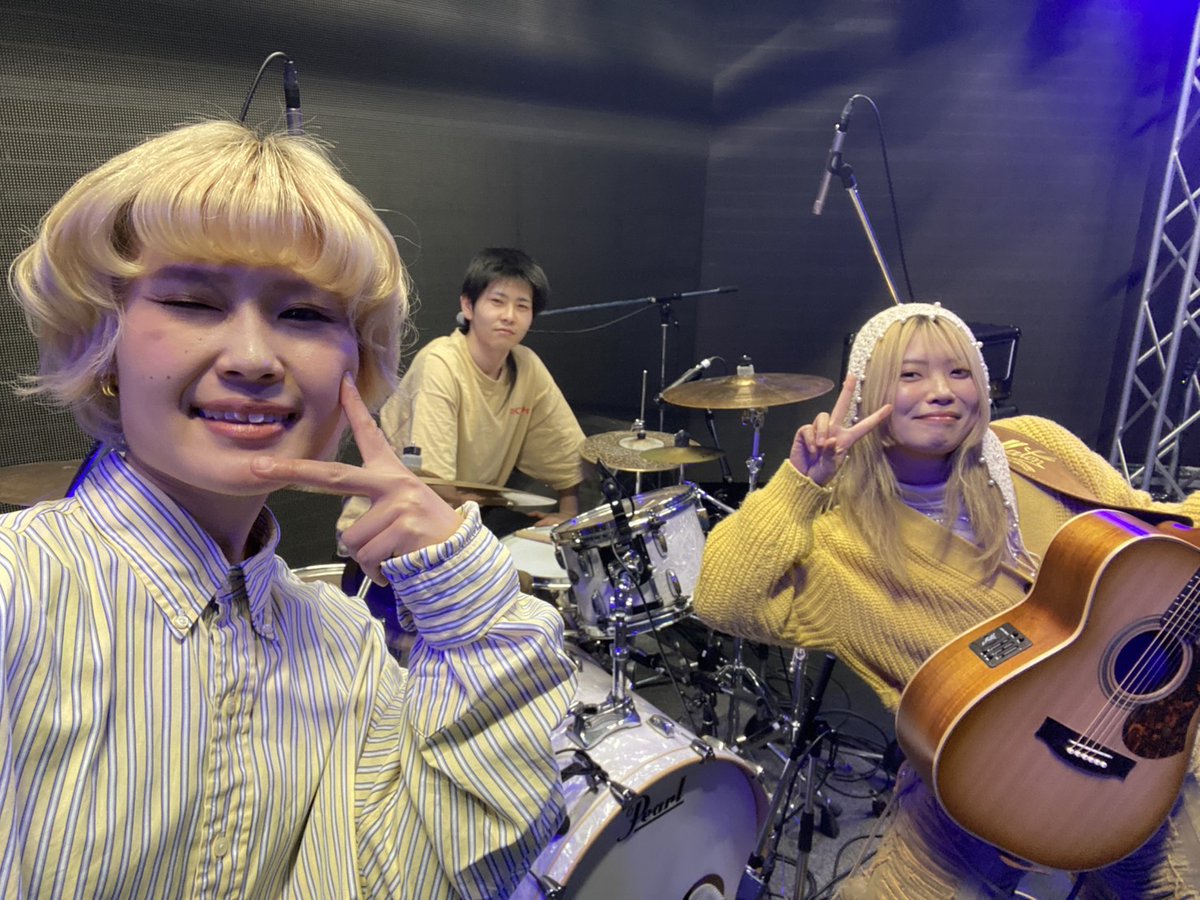 7939lv's tweet photo. 1.24
@横浜ReNY β
ありがとうございました！

Setlist
1.Question
2. 私が歌う理由
3.ラブソング
4.知らないおっちゃん
5.耳飾り

Supported by
飛来百胡(Ba.)
日比野凱(Dr.)

前回の初お披露目より更にステップアップを感じて楽しかったです
バンドの音量や温度感でも皆様にできるだけ歌詞やメロディが届きやすいよう、
工夫をしてアレヤコレヤてんやわんやしていますが、
やっぱり本番のワクワクに乗じて皆様と一緒に楽しむことに勝るものはないなと思いました☺︎
まだまだあれやこれややっていくよていですので引き続きよろしくお願いします
ﾏﾀｱｲﾏｼｮｳ