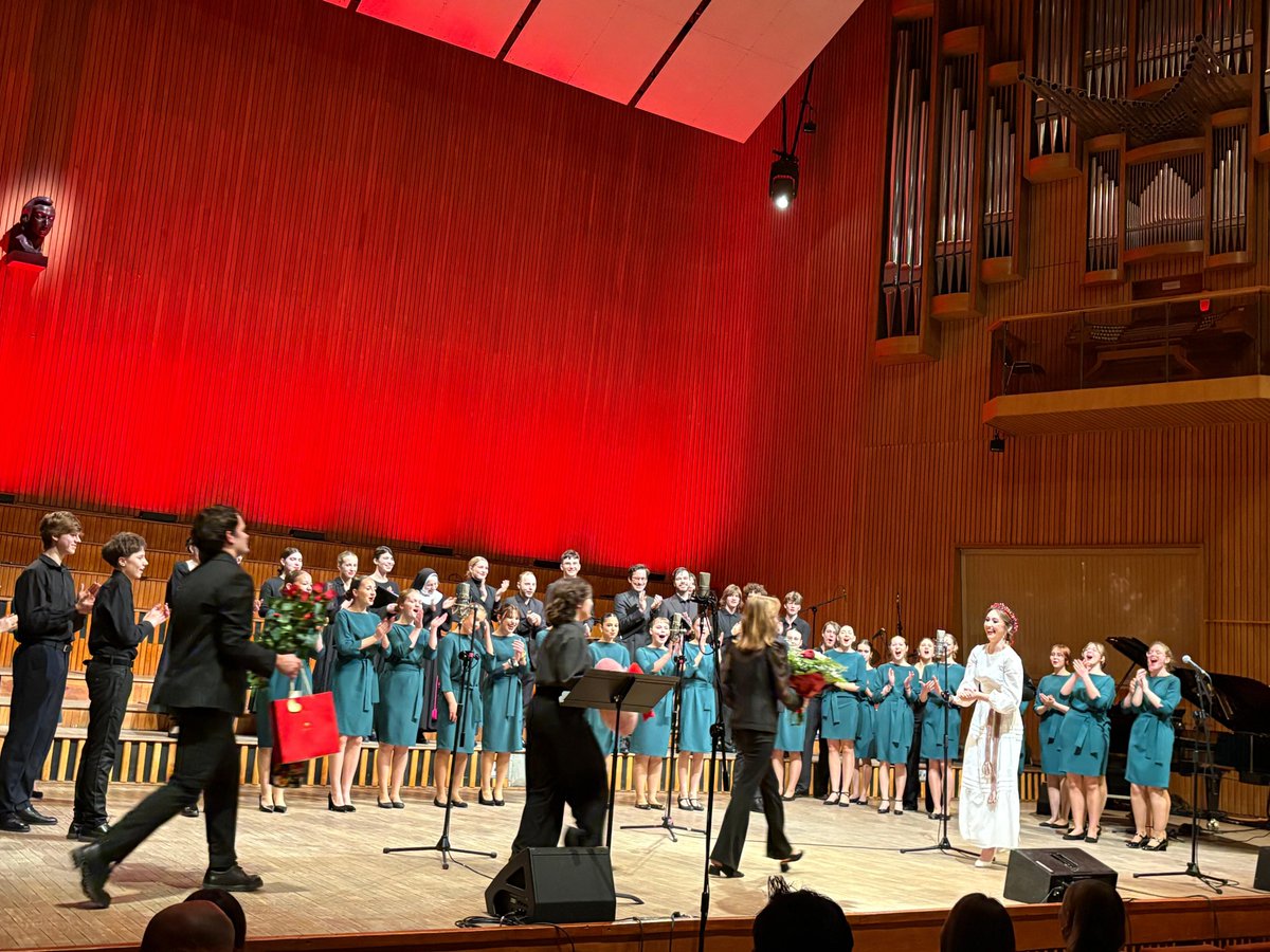 🎼 Sveicam Varšavas Frederika Šopēna Mūzikas universitātes studenti Kornēliju Lapovsku ar skaisti un veiksmīgi nodiriğētu diplomkoncertu, kurā skanēja latviešu kora mūzika.