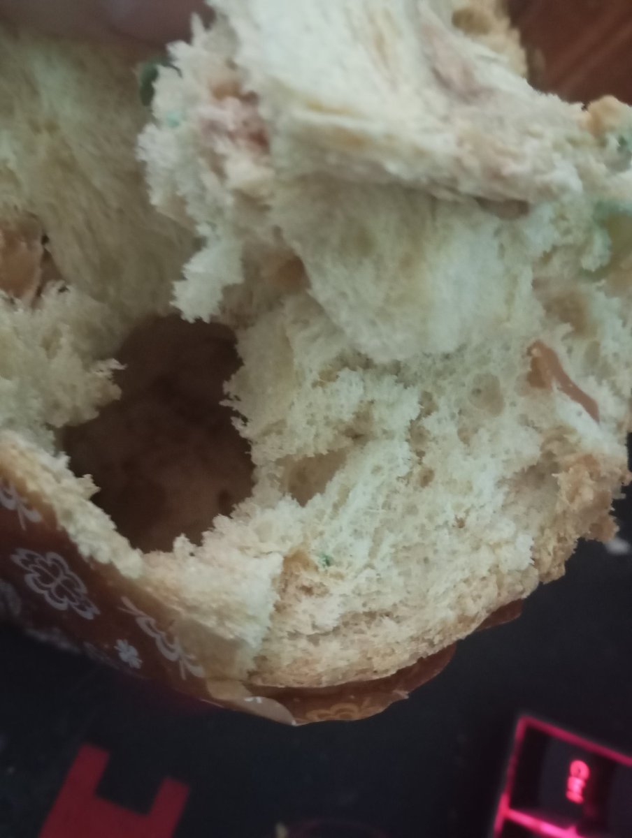 Pan dulce de mrda pico un cacho y está hueco por dentro