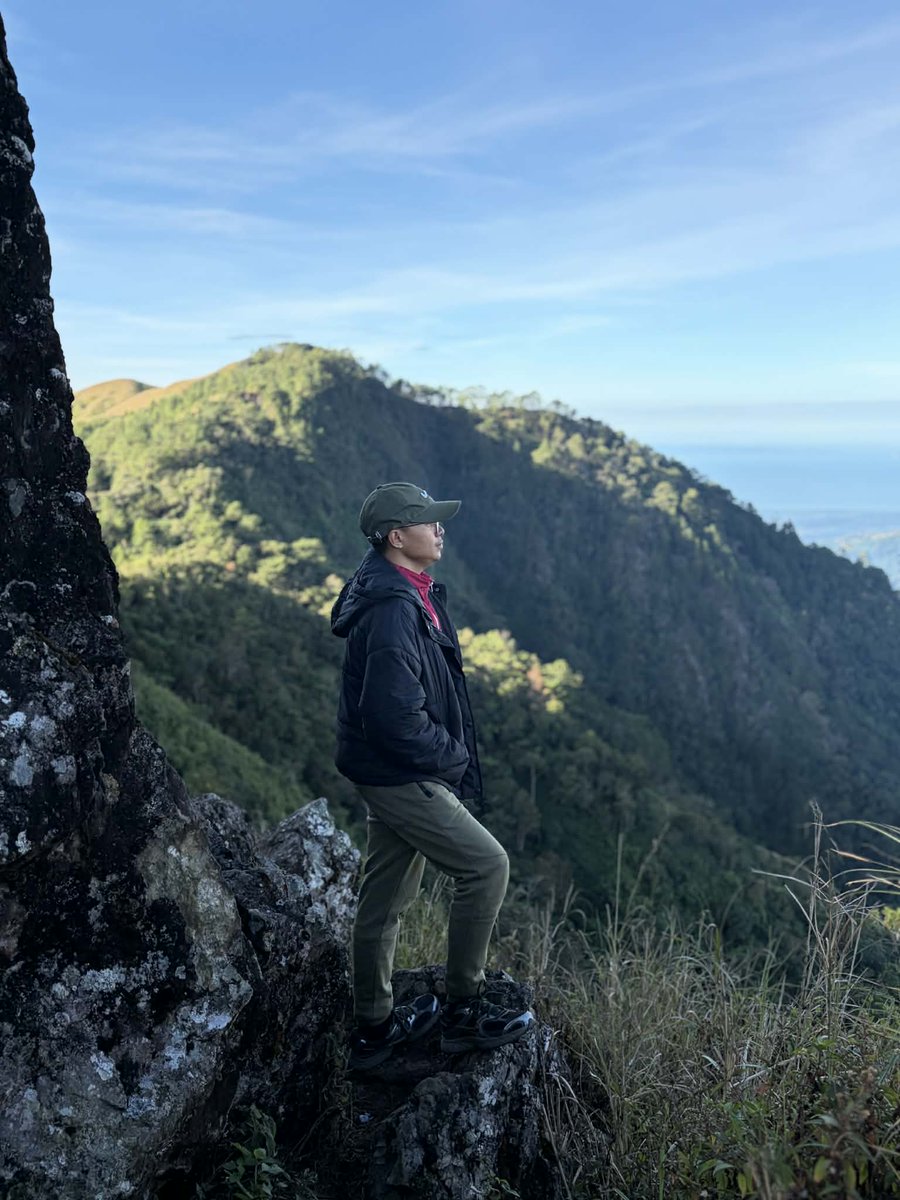 keeeeeeevs's tweet photo. Conquered #MtUlap! https://t.co/x2XlQ1xGES