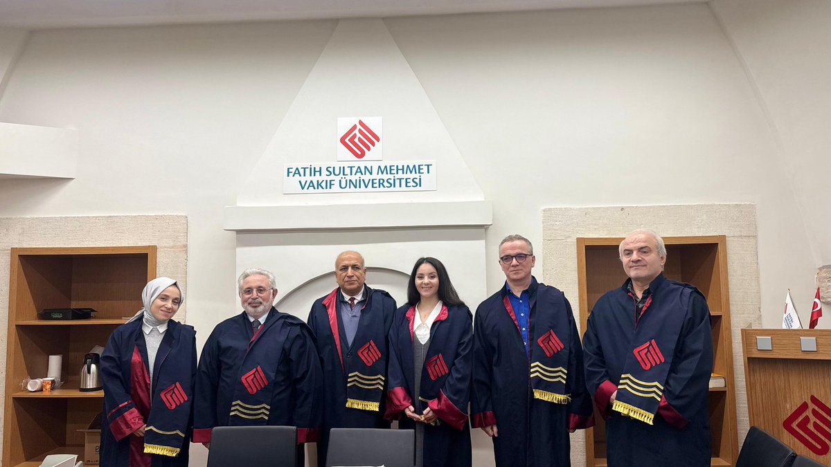 Prof. Dr. Zekeriya Kurşun danışmanlığında hazırladığım "Osmanlı Ordusunda Arap Subaylar (1876-1918)" başlıklı doktora tezimi tamamladım. Jürimdeki değerli hocalarıma katkılarını esirgemedikleri için bir kez daha şükranlarımı sunarım. 🌿