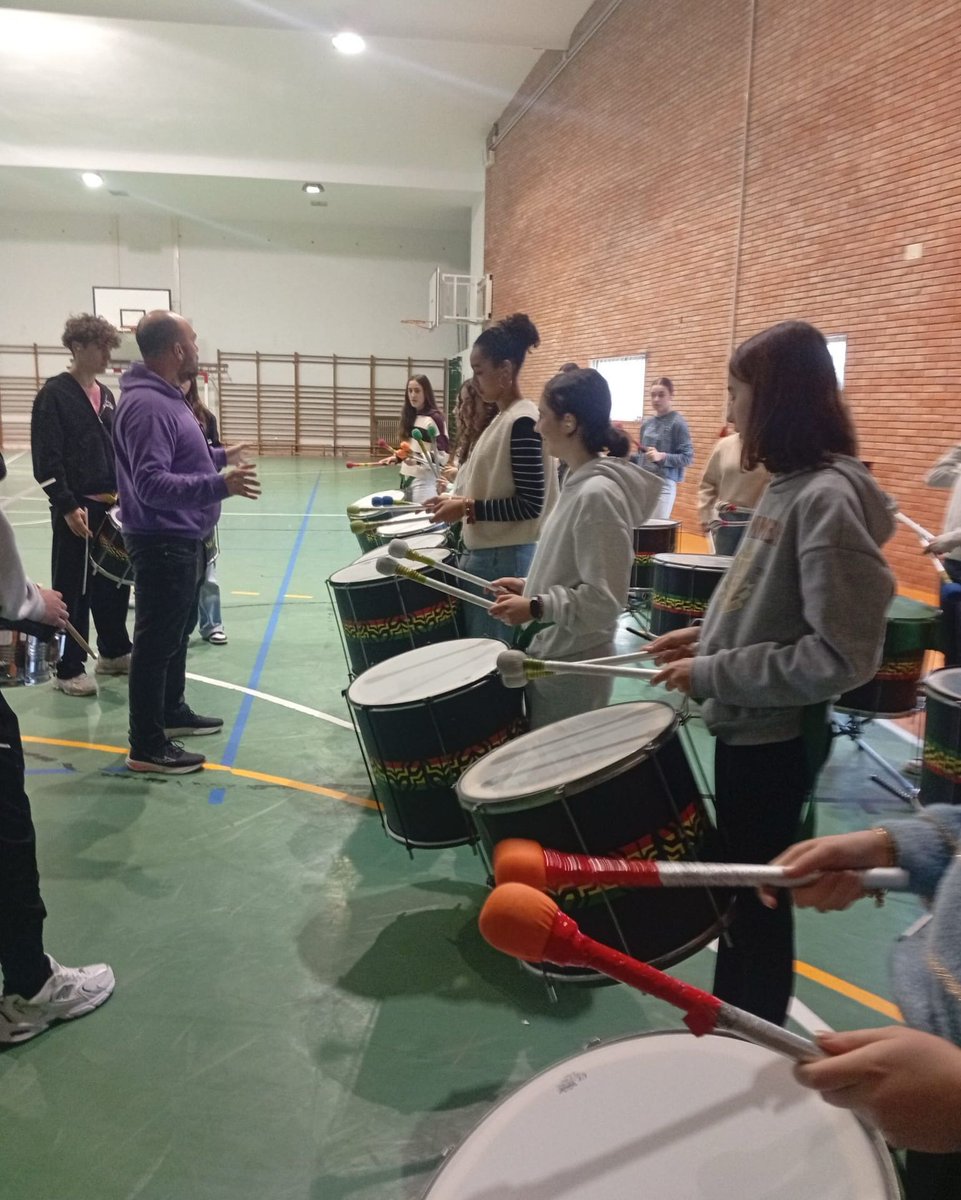 Con nuestros compañeros de  #Erasmus+ hemos disfrutado de un taller de batucada con el gran @davidmeleropercusion Muchísimas Gracias por brindarnos estos buenos momentos  #ArchidiocesisBurgos