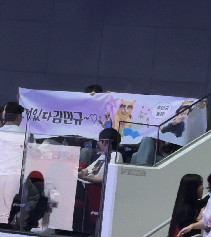 金氏親友團真的超有趣www
做標語外還做了小玟奎的團服
#CxM #민규 #김민규