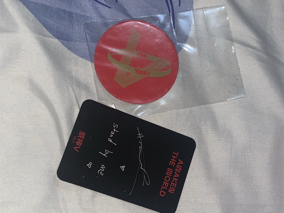 WTS PC HENDERY ON PIN tweet media