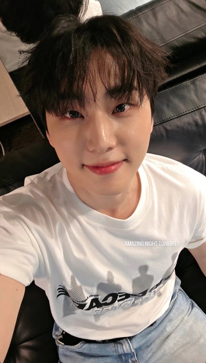 우리집 고양이가 렌즈를 낀거같아요
미친거같아요pppppppp