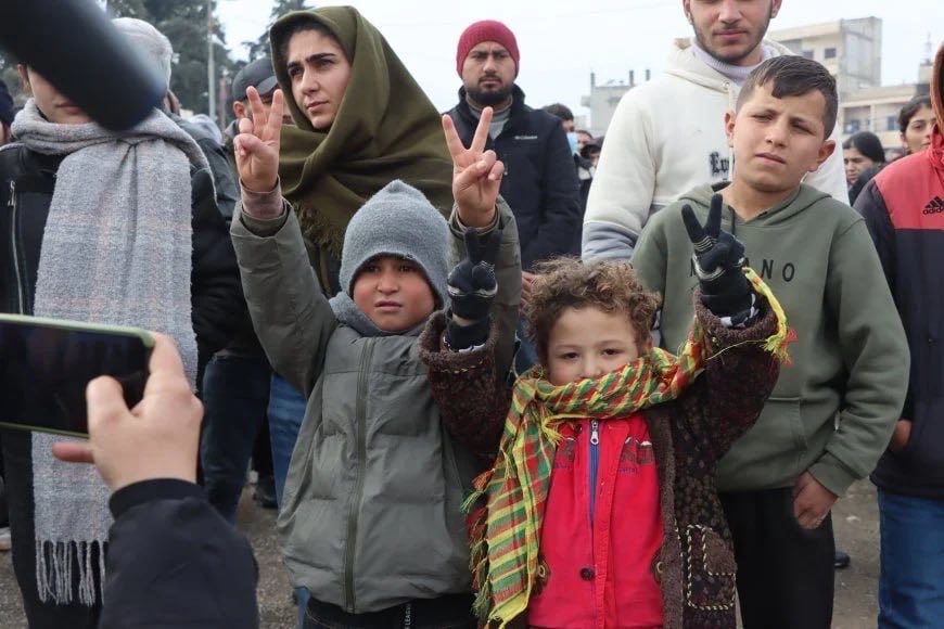 cuneytyyavuz's tweet photo. #SONDAKİKA 

Ev era Kürdistan kobani ‘ye wek şerane 
Qore dıjmını yana 

#BijiberxwedanaRojava https://t.co/OzkHRuQlAV