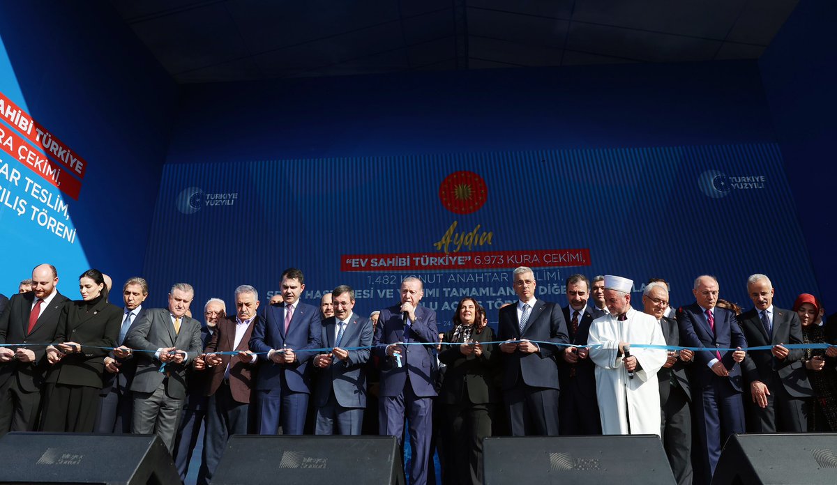 tcbestepe's tweet image. “500 bin sosyal konut projemizde ilk teslimatları Mart 2027’de yapacağız” tccb.gov.tr/haberler/410/1…