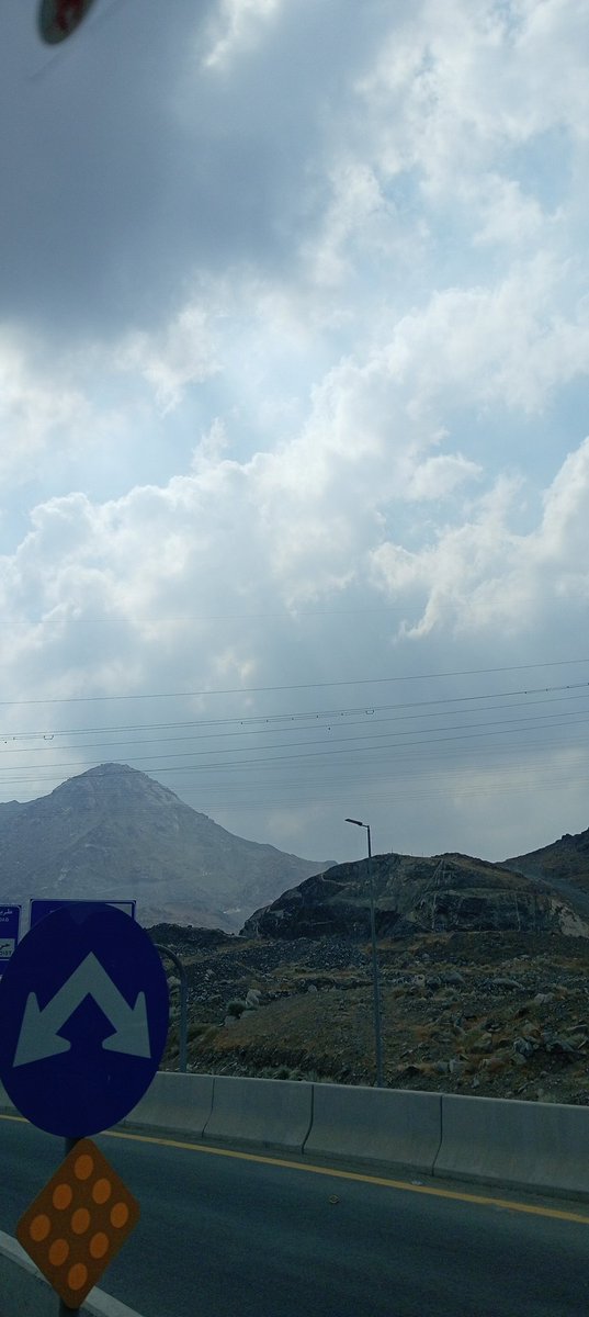 احتَرت..
مدري انا (تِهت) ولا الطَّريق بي تَاه!