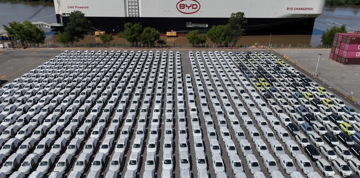BYD AMPLIARÁ SU OFERTA EN LA ARGENTINA CON NUEVOS MODELOS ELECTRIFICADOS

Tras el arribo de casi 7.000 autos al puerto de Zárate, la marca china confirmó que este año sumará SUV, un sedán y una pickup híbrida enchufable. El primer lanzamiento será el Atto 2 en febrero, y luego