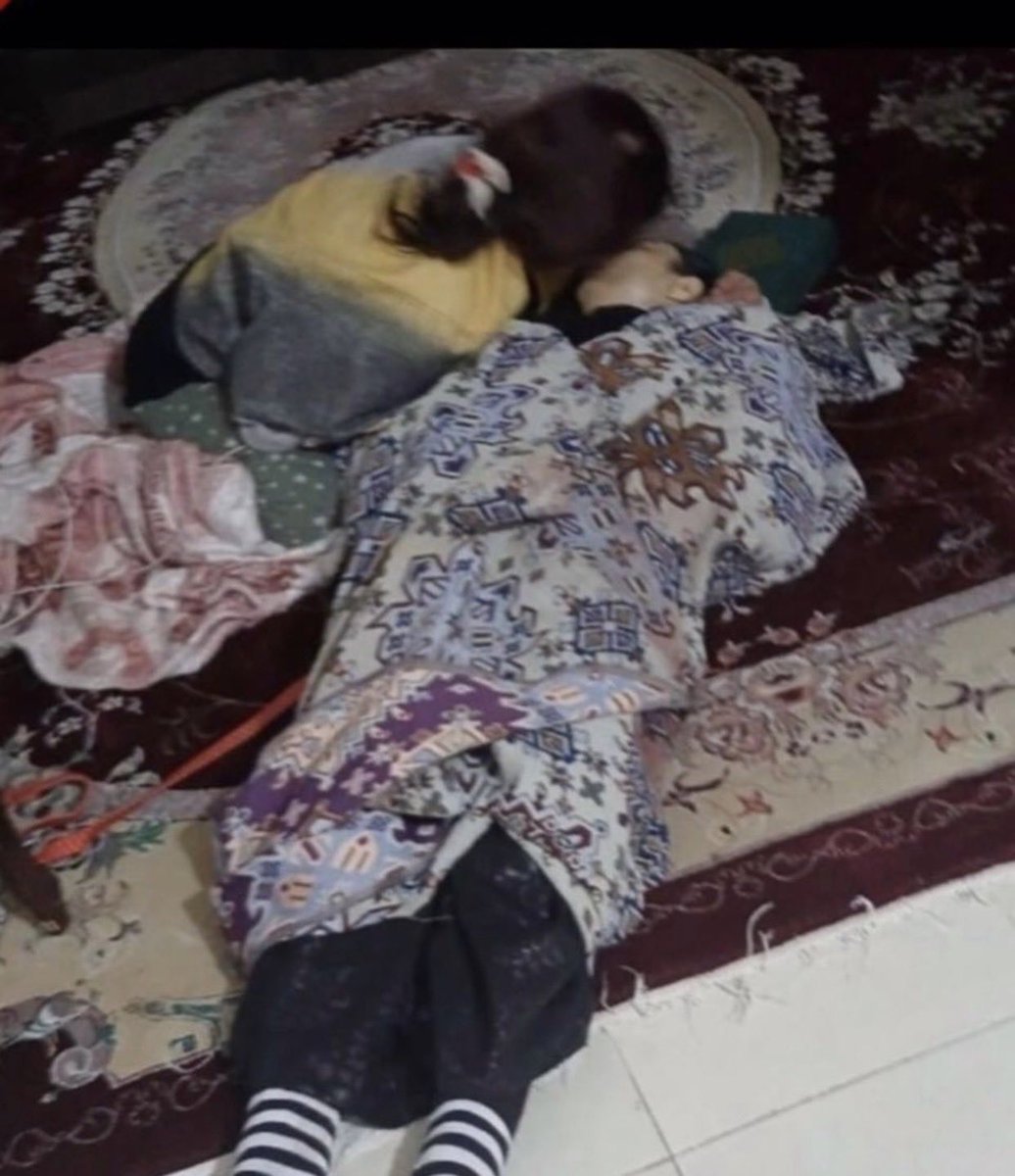 IranReporters's tweet photo. Faeze Mostan, 20, was shot and killed by Iranian regime forces. Images captured by her family show’s the moment she died from her injuries while being held by her mother. https://t.co/tqVWLGgFIG